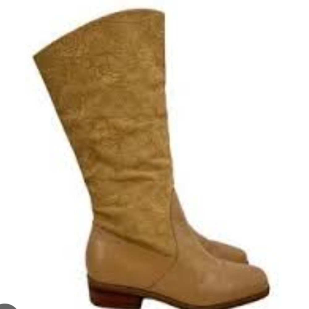 Women's Tan Leather Heeled Boots Suela boots offer a blend of eleg.New No Tag.